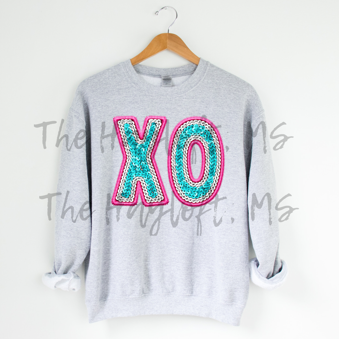 XO FAUX APPLIQUÉ SWEATSHIRT