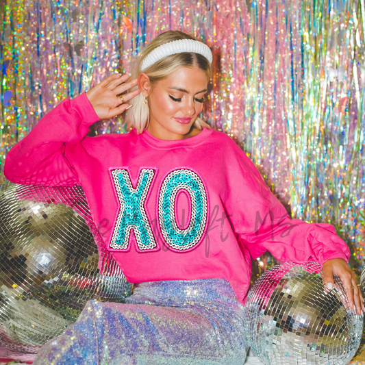 XO FAUX APPLIQUÉ SWEATSHIRT