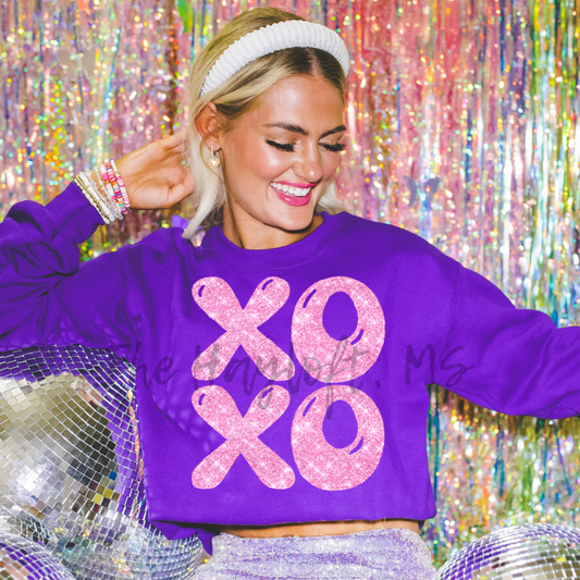 GLITTERY X’s + O’s SWEATSHIRT