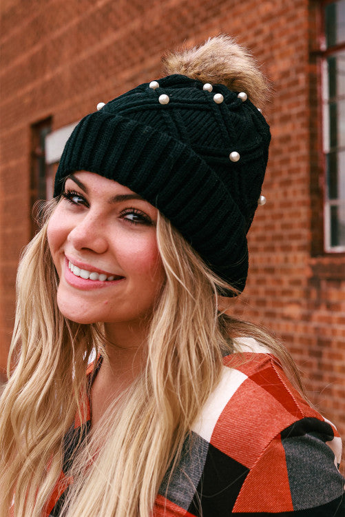 BLACK FUR AND PEARL BEANIE