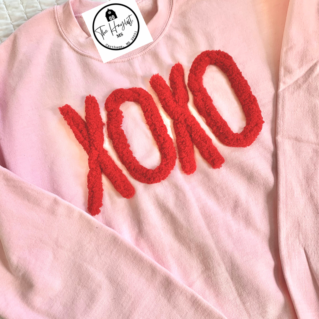 CHENILLE XOXO PINK SWEATSHIRT